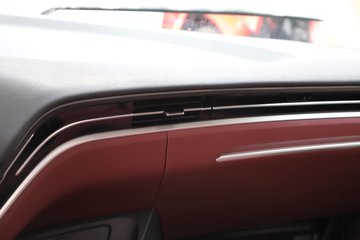 �������ó� �Ӱ�S700 ������ 14.5L LNG 630���� 6X4 ����12�� AMT�Զ��� �߶�˫�� ǣ����ͼƬ