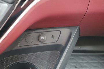�������ó� �Ӱ�S700 ������ 14.5L LNG 630���� 6X4 ����12�� AMT�Զ��� �߶�˫�� ǣ����ͼƬ