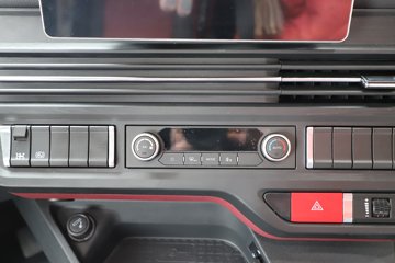 �������ó� �Ӱ�S700 ������ 14.5L LNG 630���� 6X4 ����12�� AMT�Զ��� �߶�˫�� ǣ����ͼƬ