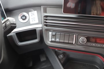 �������ó� �Ӱ�S700 ������ 14.5L LNG 630���� 6X4 ����12�� AMT�Զ��� �߶�˫�� ǣ����ͼƬ