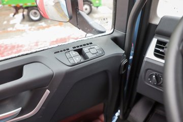 �������ó� �Ӱ�S700 ������ 14.5L LNG 630���� 6X4 ����12�� AMT�Զ��� �߶�˫�� ǣ����ͼƬ