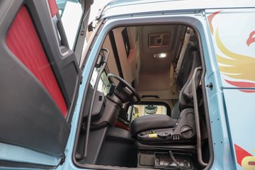 �������ó� �Ӱ�S700 ������ 14.5L LNG 630���� 6X4 ����12�� AMT�Զ��� �߶�˫�� ǣ����ͼƬ