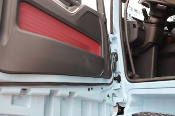�������ó� �Ӱ�S700 ������ 14.5L LNG 630���� 6X4 ����12�� AMT�Զ��� �߶�˫�� ǣ����ͼƬ