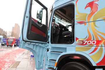 �������ó� �Ӱ�S700 ������ 14.5L LNG 630���� 6X4 ����12�� AMT�Զ��� �߶�˫�� ǣ����ͼƬ