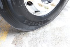 陕汽商用车 延安S700 舒享版 14.5L LNG 630马力 6X4 伊顿12档 AMT自动档 高顶双卧 牵引车