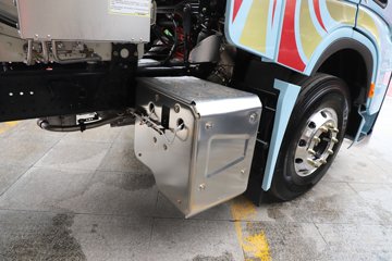 �������ó� �Ӱ�S700 ������ 14.5L LNG 630���� 6X4 ����12�� AMT�Զ��� �߶�˫�� ǣ����ͼƬ
