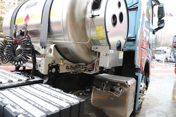 �������ó� �Ӱ�S700 ������ 14.5L LNG 630���� 6X4 ����12�� AMT�Զ��� �߶�˫�� ǣ����ͼƬ