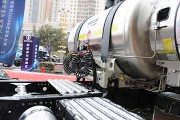 �������ó� �Ӱ�S700 ������ 14.5L LNG 630���� 6X4 ����12�� AMT�Զ��� �߶�˫�� ǣ����ͼƬ