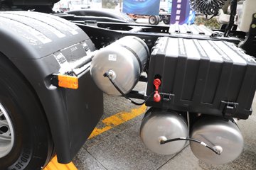 �������ó� �Ӱ�S700 ������ 14.5L LNG 630���� 6X4 ����12�� AMT�Զ��� �߶�˫�� ǣ����ͼƬ