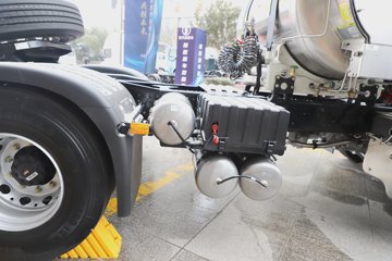 �������ó� �Ӱ�S700 ������ 14.5L LNG 630���� 6X4 ����12�� AMT�Զ��� �߶�˫�� ǣ����ͼƬ