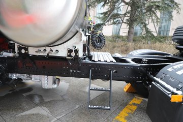 �������ó� �Ӱ�S700 ������ 14.5L LNG 630���� 6X4 ����12�� AMT�Զ��� �߶�˫�� ǣ����ͼƬ