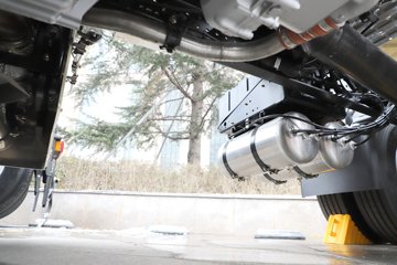 �������ó� �Ӱ�S700 ������ 14.5L LNG 630���� 6X4 ����12�� AMT�Զ��� �߶�˫�� ǣ����ͼƬ