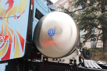�������ó� �Ӱ�S700 ������ 14.5L LNG 630���� 6X4 ����12�� AMT�Զ��� �߶�˫�� ǣ����ͼƬ