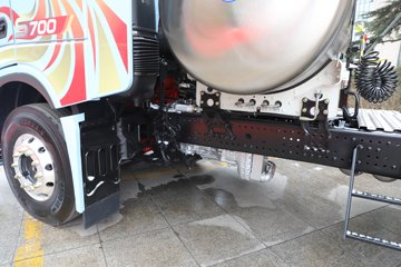 �������ó� �Ӱ�S700 ������ 14.5L LNG 630���� 6X4 ����12�� AMT�Զ��� �߶�˫�� ǣ����ͼƬ