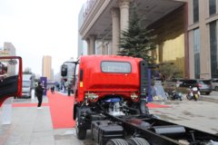 陕汽商用车德龙G200 2.5L柴油 176马力 法士特8档 气刹 4.15米单排栏板轻卡