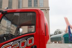 陕汽商用车德龙G200 2.5L柴油 176马力 法士特8档 气刹 4.15米单排栏板轻卡