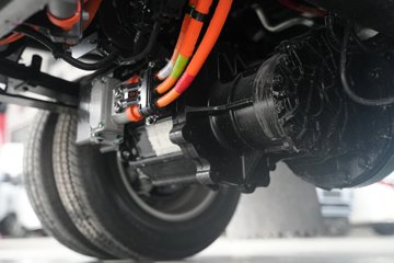 ���ǵ�T4 �Ƹ��� 3.815�׵��Ŵ��綯��դʽ�Ῠ ����62.3kWhͼƬ