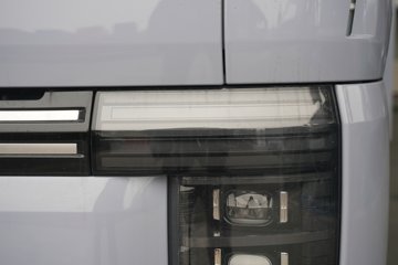 ���ǵ�T4 �Ƽ��� Һѹβ�� 3.7�׵��Ŵ��綯��ʽ�Ῠ ����62.36kWhͼƬ