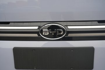 ���ǵ�T4 �Ƽ��� Һѹβ�� 3.7�׵��Ŵ��綯��ʽ�Ῠ ����62.36kWhͼƬ