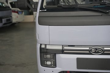 ���ǵ�T4 �Ƽ��� Һѹβ�� 3.7�׵��Ŵ��綯��ʽ�Ῠ ����62.36kWhͼƬ