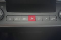 比亚迪T4 科技版 液压尾板 3.7米单排纯电动厢式轻卡 弗迪62.36kWh