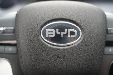 ���ǵ�T4 �Ƽ��� Һѹβ�� 3.7�׵��Ŵ��綯��ʽ�Ῠ ����62.36kWhͼƬ