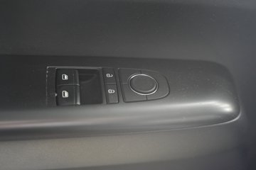 ���ǵ�T4 �Ƽ��� Һѹβ�� 3.7�׵��Ŵ��綯��ʽ�Ῠ ����62.36kWhͼƬ