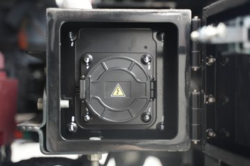 ���ǵ�T4 �Ƽ��� Һѹβ�� 3.7�׵��Ŵ��綯��ʽ�Ῠ ����62.36kWhͼƬ