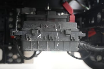 ���ǵ�T4 �Ƽ��� Һѹβ�� 3.7�׵��Ŵ��綯��ʽ�Ῠ ����62.36kWhͼƬ