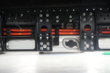 ���ǵ�T4 �Ƽ��� Һѹβ�� 3.7�׵��Ŵ��綯��ʽ�Ῠ ����62.36kWhͼƬ