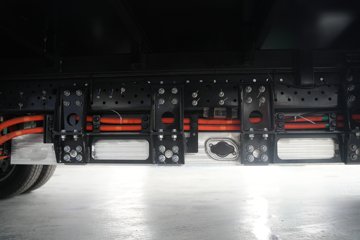 ���ǵ�T4 �Ƽ��� Һѹβ�� 3.7�׵��Ŵ��綯��ʽ�Ῠ ����62.36kWhͼƬ