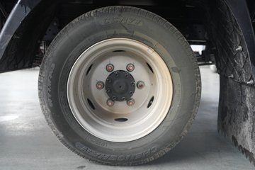 ���ǵ�T4 �Ƽ��� Һѹβ�� 3.7�׵��Ŵ��綯��ʽ�Ῠ ����62.36kWhͼƬ