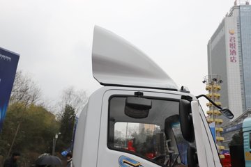 �������ó�����S300 Express 4.2�׵��Ŵ��綯��ʽ�Ῠ ����ʱ��140.41kWhͼƬ