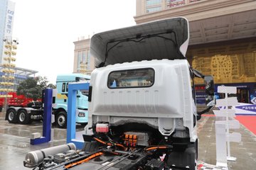 �������ó�����S300 Express 4.2�׵��Ŵ��綯��ʽ�Ῠ ����ʱ��140.41kWhͼƬ