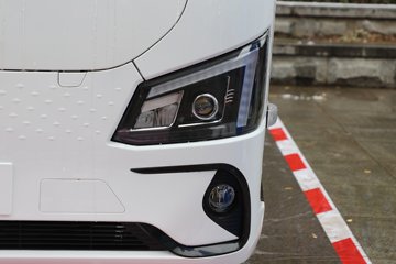 �������ó�����S300 Express 4.2�׵��Ŵ��綯��ʽ�Ῠ ����ʱ��140.41kWhͼƬ