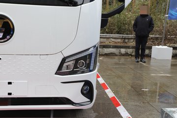 �������ó�����S300 Express 4.2�׵��Ŵ��綯��ʽ�Ῠ ����ʱ��140.41kWhͼƬ