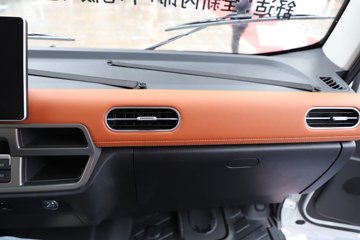 �������ó�����S300 Express 4.2�׵��Ŵ��綯��ʽ�Ῠ ����ʱ��140.41kWhͼƬ