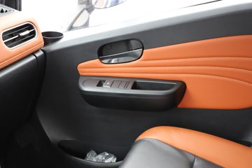 �������ó�����S300 Express 4.2�׵��Ŵ��綯��ʽ�Ῠ ����ʱ��140.41kWhͼƬ