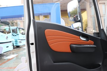 �������ó�����S300 Express 4.2�׵��Ŵ��綯��ʽ�Ῠ ����ʱ��140.41kWhͼƬ