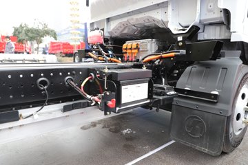 �������ó�����S300 Express 4.2�׵��Ŵ��綯��ʽ�Ῠ ����ʱ��140.41kWhͼƬ