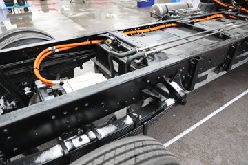 �������ó�����S300 Express 4.2�׵��Ŵ��綯��ʽ�Ῠ ����ʱ��140.41kWhͼƬ