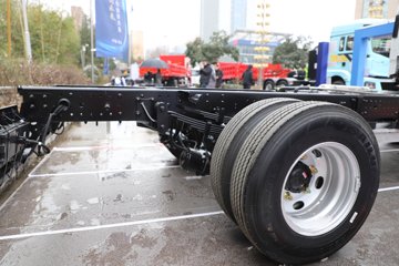 �������ó�����S300 Express 4.2�׵��Ŵ��綯��ʽ�Ῠ ����ʱ��140.41kWhͼƬ