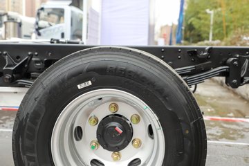�������ó�����S300 Express 4.2�׵��Ŵ��綯��ʽ�Ῠ ����ʱ��140.41kWhͼƬ