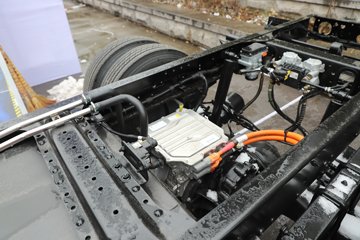 �������ó�����S300 Express 4.2�׵��Ŵ��綯��ʽ�Ῠ ����ʱ��140.41kWhͼƬ