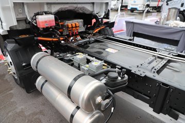 �������ó�����S300 Express 4.2�׵��Ŵ��綯��ʽ�Ῠ ����ʱ��140.41kWhͼƬ