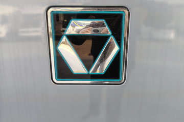 �칤�Ῠ ���� ��ɲ �߶� 4.4�׵��Ŵ��綯��դʽ�Ῠ ����ʱ��140.41kWhͼƬ