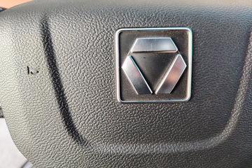 �칤�Ῠ ���� ��ɲ �߶� 4.4�׵��Ŵ��綯��դʽ�Ῠ ����ʱ��140.41kWhͼƬ