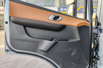 �칤�Ῠ ���� ��ɲ �߶� 4.4�׵��Ŵ��綯��դʽ�Ῠ ����ʱ��140.41kWhͼƬ