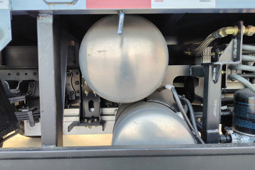 �칤�Ῠ ���� ��ɲ �߶� 4.4�׵��Ŵ��綯��դʽ�Ῠ ����ʱ��140.41kWhͼƬ