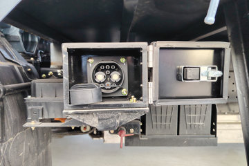 �칤�Ῠ ���� ��ɲ �߶� 4.4�׵��Ŵ��綯��դʽ�Ῠ ����ʱ��140.41kWhͼƬ